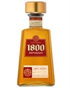 Gylden flaske 1800 Reposado Tequila med klassisk trapezform