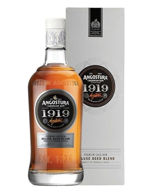Kvadratisk flaske med rødt etikette og guldskrift, Angostura 1919