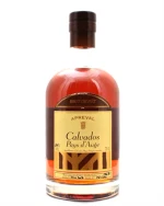 Flaske Apreval vintage calvados med mørk ravfarve og klassisk etiket