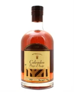 Flaske Apreval vintage calvados med gylden farve og klassisk etiket