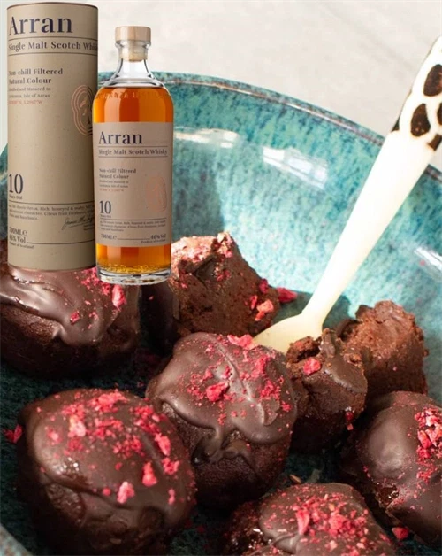 Arran Chokolade Whiskykugler – nem dessertopskrift med Arran