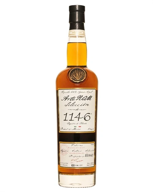 Klar flaske med gylden ArteNOM 1146 Añejo Tequila og enkel etiket