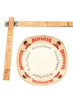 Askebæger med Beefeater whiskylogo 2