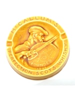 Askebæger med McCallums whiskylogo 1