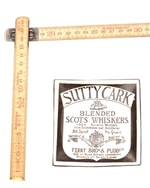 Askebæger med Sutty Cark whiskylogo 1