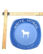 Askebæger med White Horse whiskylogo 1