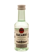 Lille flaske Bacardi Miniature Carta Blanca rom
