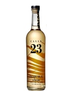 Calle 23 Añejo Tequila flaske med dyb ravfarvet væske
