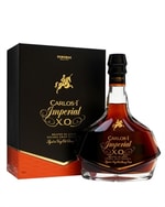 Flaske Carlos I Imperial XO brandy med mørk etiket og kongeligt motiv