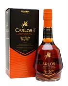 Flaske Carlos I Solera Gran Reserva brandy med rødbrun etiket