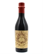 Flaske Carpano Antica Formula italiensk vermouth med rødbrunt etiket
