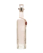 Klar Silver-tequila i flaske med facetteret prop