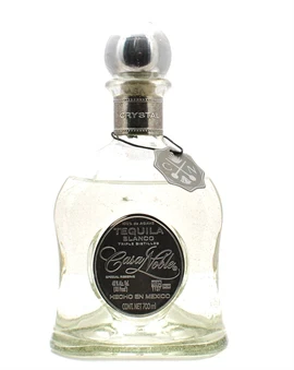 Flaske Casa Noble Blanco Crystal Tequila med krystalklar væske