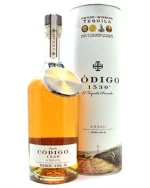 Flaske Código 1530 Añejo Tequila med dyb ravfarvet indhold