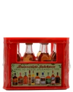 Ti miniatureflasker akvavit i en rustik gaveæske