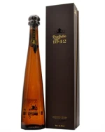 Flaske Don Julio 1942 Anejo Tequila med mørk etiket og gulddetaljer