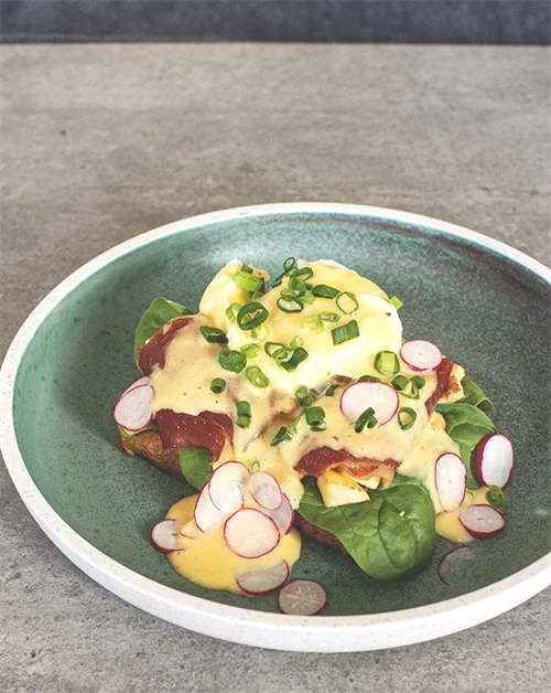 Egg Benedict med hollandaise på æblebrændevin – Filippa-opskrift