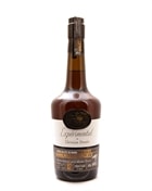 Flaske Christian Drouin calvados med mørk ravfarve og enkel etiket