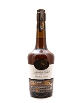 Flaske Christian Drouin calvados med mørk ravfarve og enkel etiket