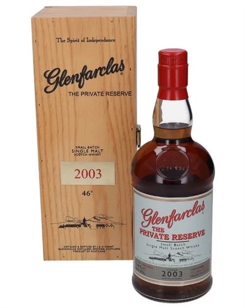 Glenfarclas 2003 Private Reserve flaske med gul banderole i trækasse
