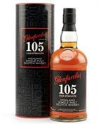 Glenfarclas 105 flaske med dyb ravfarvet whisky i lav bred form