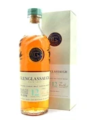Glenglassaugh 12 år flaske i lyst glas med kystmotiv på etiketten