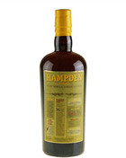 Klar flaske med lyst etiket og rødt Hampden Estate-logo