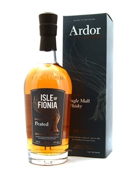 Flaske af Isle of Fionia Peated Single Malt Whisky fra Nyborg Destilleri på Fyn