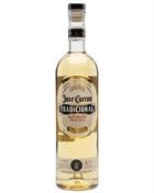 Flaske Jose Cuervo Tradicional Gold Reposado Tequila med gylden farve