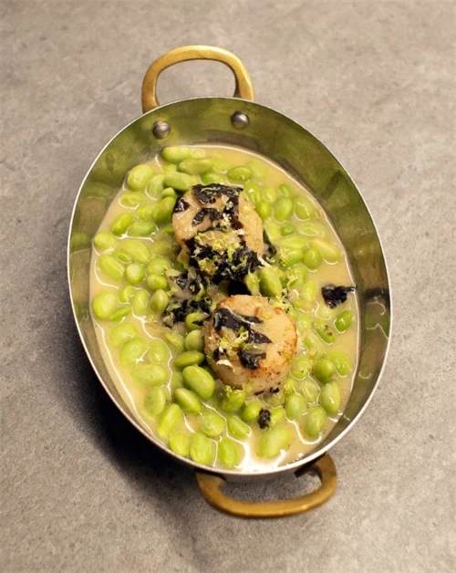 Kammuslinger med edamame, noritang og Xin Gin – forretopskrift