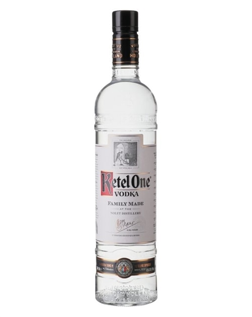 Ketel One Vodka flaske i klart glas med blå etiket og lang hals