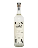 Flaske LALA Blanco Tequila med klar farve og enkel etiket