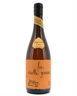 Stor Magnum-flaske La Vieille Prune blommebrandy med voksforseglet kortprop