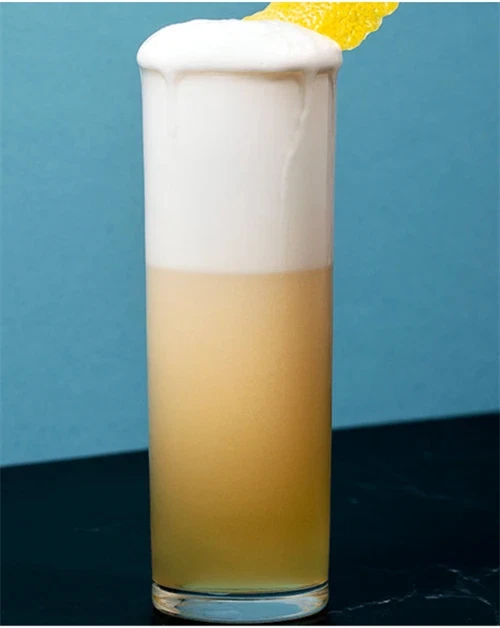 Morning Glory Fizz - whisky fizz med Nc\'nean whisky, absint og æggehvide
