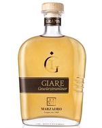Flaske Marzadro grappa med gul etikette og gyldent indhold