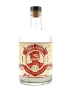 Fionia Vodka flaske med lys minimalistisk etiket fra Nyborg Destilleri