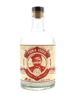 Fionia Vodka flaske med lys minimalistisk etiket fra Nyborg Destilleri