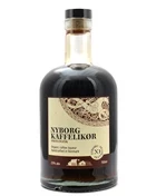 Rombutelj med kaffefarvet etiket, Nyborg Distillery Økologisk Kaffelikør