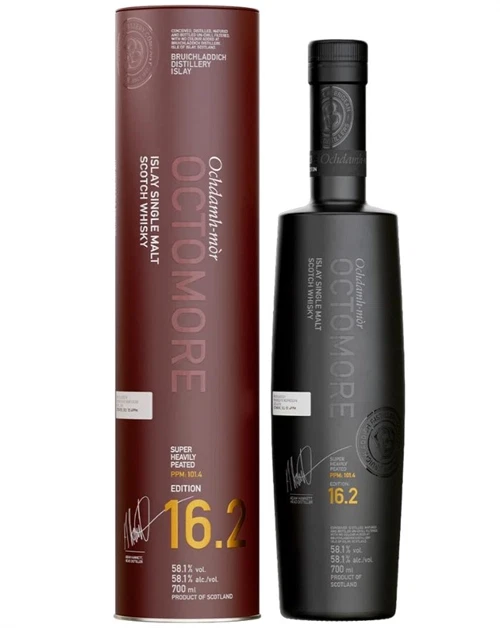Flaske Octomore 16.2, vinfadslagret super tørvet Islay-whisky