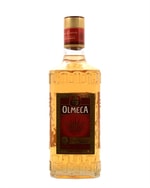 Flaske Olmeca Reposado Tequila med gylden væske og rød etiket