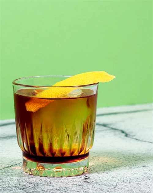 Point 38 Special - cocktail med Nc\'nean whisky, gul Chartreuse og amaro