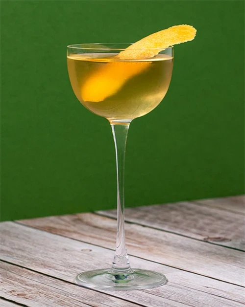 Prince Edward - cocktail med Nc\'nean whisky, Cocchi Americano og Drambuie