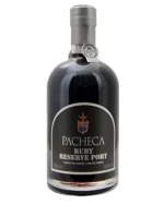 Flaske med dyb rubinrød reserve-portvin fra Quinta da Pacheca