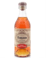 Cognacflaske med klassisk etiket og prægede detaljer fra Pierre Ferrand