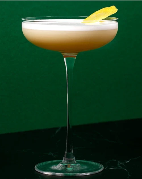 Scotch Sour - klassisk whisky sour med Nc\'nean whisky og æggehvide