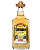 Flaske Sierra Reposado Tequila med gylden farve og sombrero-hætte
