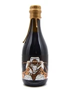 Mørk ølflaske med Siren Maiden 2022 Barrel Aged Barley Wine