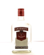 Lille Smirnoff Red flaske i 35 cl format med rød etiket