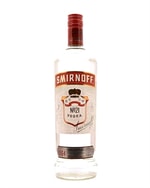 Smirnoff Red flaske med rødt skjold og dobbelthovedet ørn på etiketten