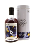 Flaske med blåviolet blåbær-citron akvavit og lys etiket